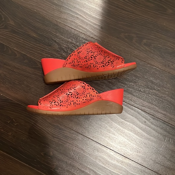 ❌SOLD❌ Spring Step Slip Ons - Picture 3 of 11